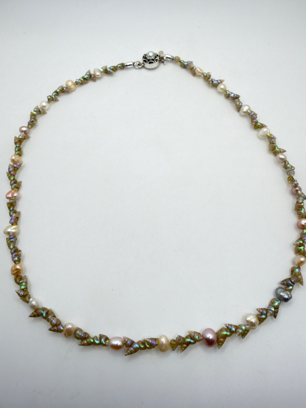 22" NWOT Iridescent seashells and freshwater pearl necklace w/ 925 clasp!